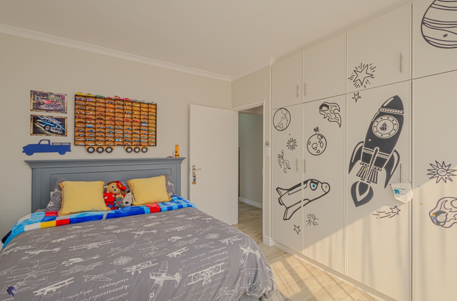 5 Bedroom Property for Sale in Country Club Western Cape